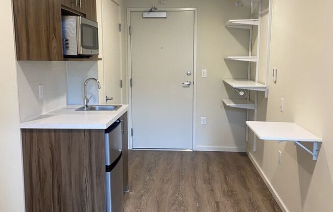 Studio, 1 bath, 178 sqft, $1,235, Unit 422