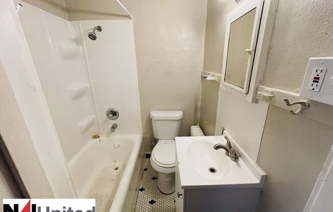 Studio, 1 bath, 390 sqft, $650, Unit Unit 204