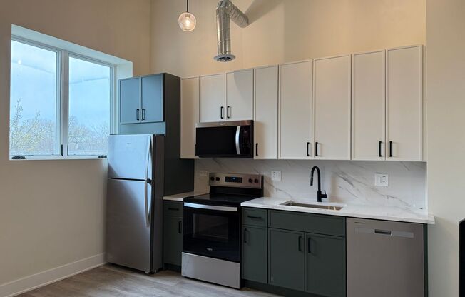 1 bed, 1.5 baths, 689 sqft, $2,400, Unit 207