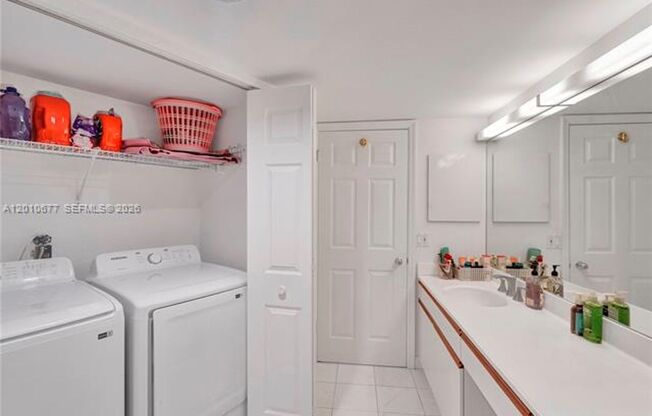 2 beds, 2 baths, $3,500, Unit # 3302