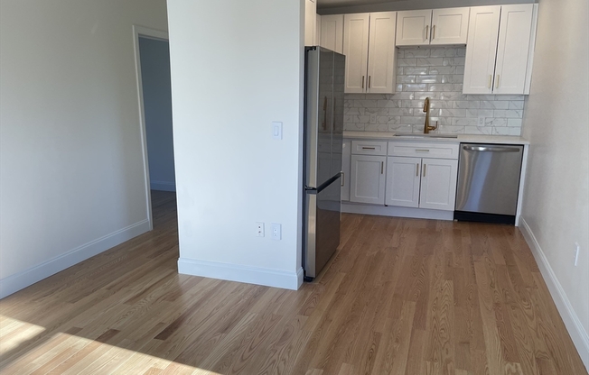 3 beds, 1 bath, 1,000 sqft, $2,600, Unit 2