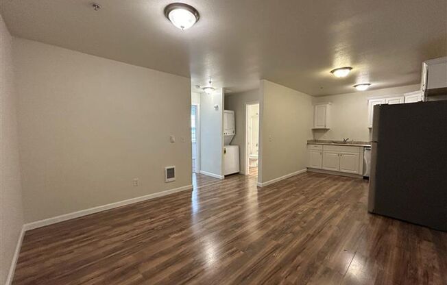 2 beds, 1 bath, 900 sqft, $1,550