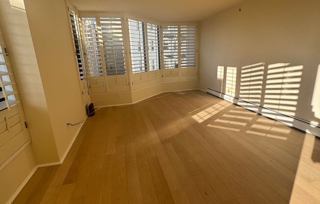 Beautiful Modern Nob Hill 1BR w/ Private Patio, Laundry In Building, Fitness Room, Heated Pool, Parking Option and More |  La Galleria Condominium