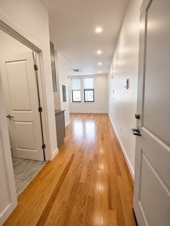 Studio, 1 bath, $1,650, Unit 305