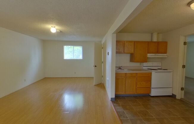 2 beds, 1 bath, $1,200, Unit 3