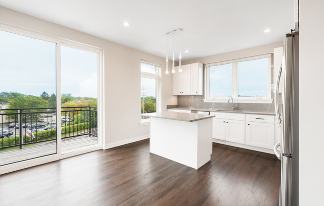 246 GRN BAY RD