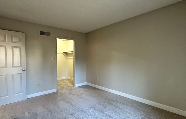 2 beds, 1 bath, 895 sqft, $1,700, Unit 490102