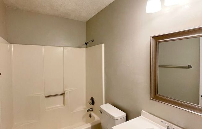 2 beds, 1 bath, $1,200