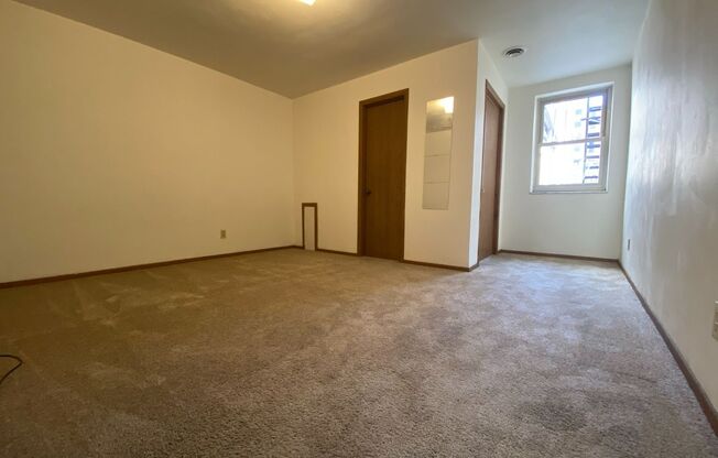 Spacious 1BR on Fifth Ave!! Ideal Oakland Location!!