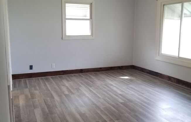 3 Bedroom Home with Backyard and Garage!