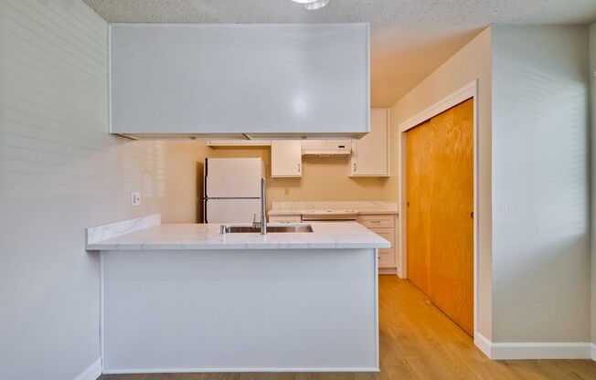 2 beds, 1 bath, $2,950, Unit UNIT 1