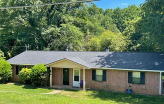 2 Bedroom/ 1.5 Bathroom Duplex on Old Epps Bridge Rd!  Available early June!