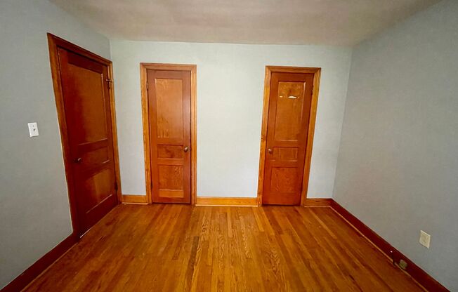 2 beds, 1 bath, $1,100