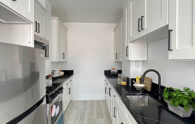160 S GRAMERCY PL