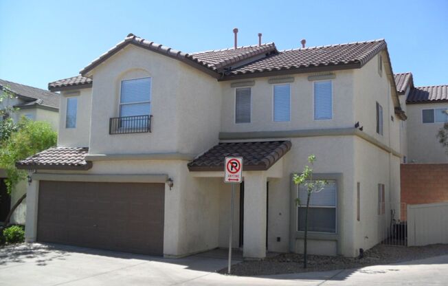 GORGEOUS HOME IN NICE COMMUNITY