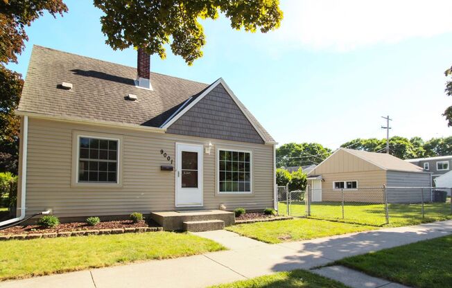 Spacious 3 bedroom 1.5 Bath Gem Available Great location!