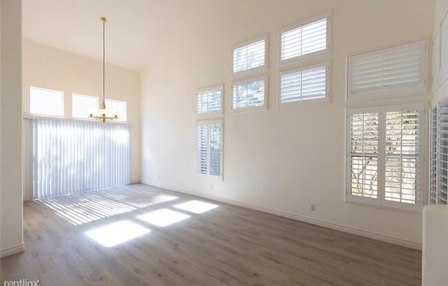 520 S Morningstar Dr