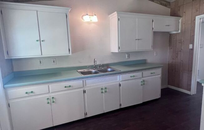 703 E FORMOSA BLVD