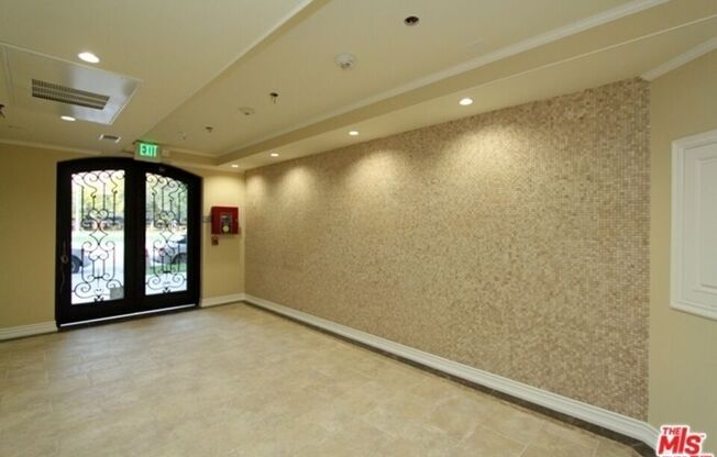 8612 Burton Way