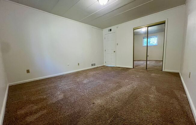 2 beds, 1 bath, $1,045, Unit A-06