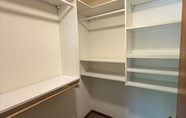 2 beds, 2 baths, 950 sqft, $1,625, Unit 7657CA