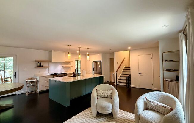 Beautiful 3-bedroom House in SouthPark!