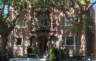 Large Studio unit in this beautiful 1920’s Marina style building under new management