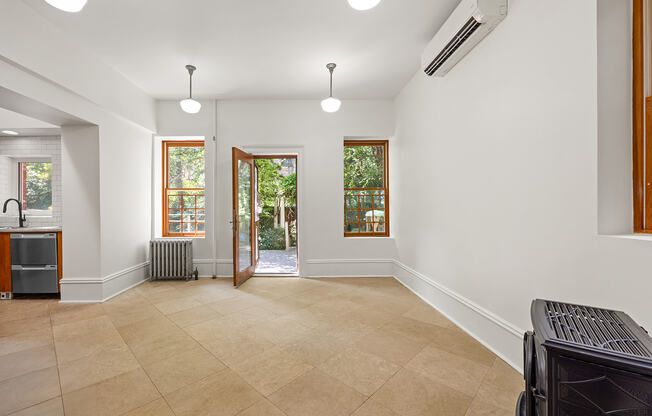 1094 PARK PL