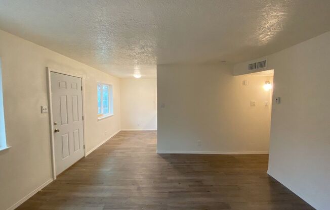 2 beds, 1 bath, 825 sqft, $1,200, Unit Unit 3