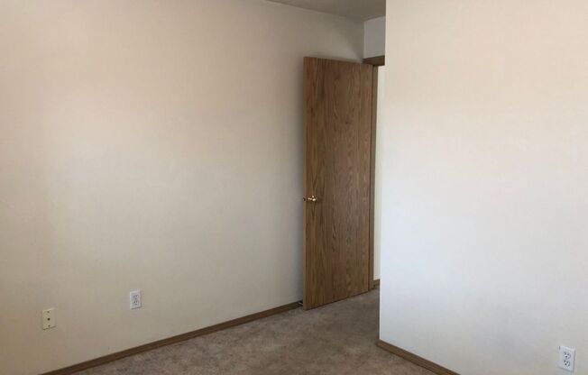 2 beds, 1 bath, 700 sqft, $1,350, Unit 8