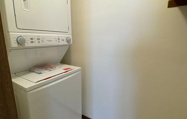 2 beds, 1 bath, 950 sqft, $1,700, Unit 7701RB