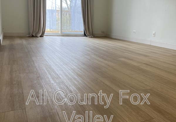 174 S WATERS EDGE DR