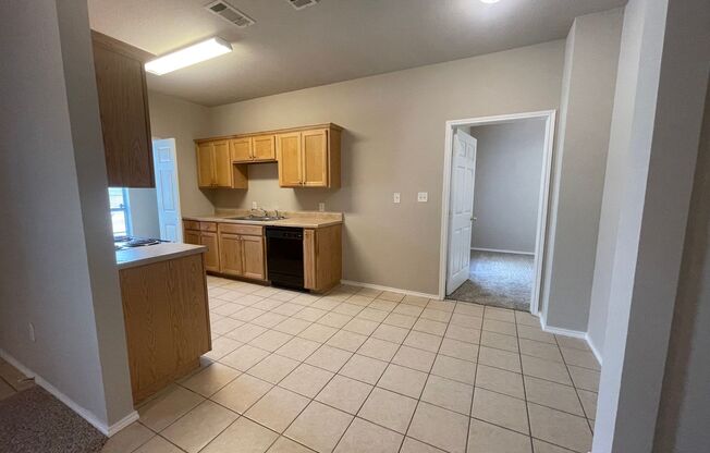 3 beds, 2 baths, 1,062 sqft, $1,395, Unit 122