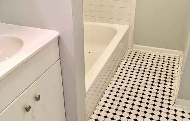 1 bed, 1 bath, $1,100, Unit 1C