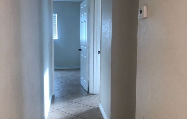 2 beds, 1 bath, 848 sqft, $1,045