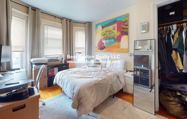 3 HOLMEN ST