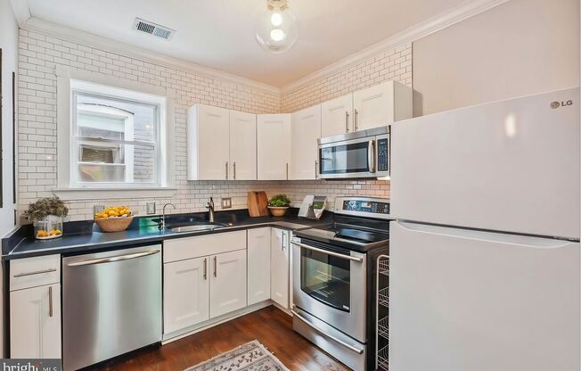 2 beds, 1.5 baths, 730 sqft, $2,500, Unit 18 O Street NW Unit B