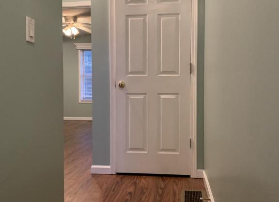3 beds, 2 baths, 1,250 sqft, $1,500
