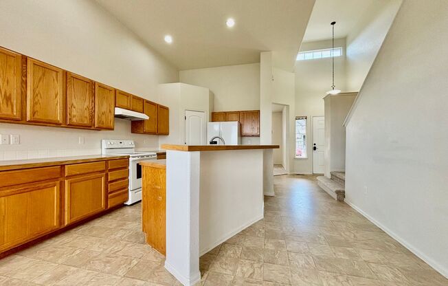 Beautiful 4 Bed, 3 Bath House in Maple Hill!