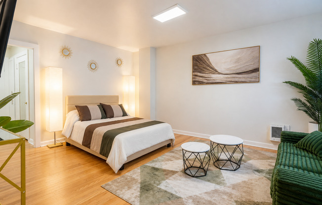 Studio, 1 bath, 376 sqft, $1,375, Unit 103