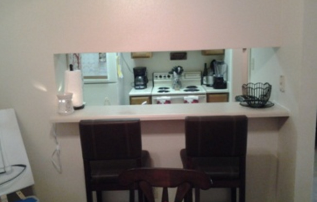 2 beds, 2 baths, 810 sqft, $1,125, Unit 302