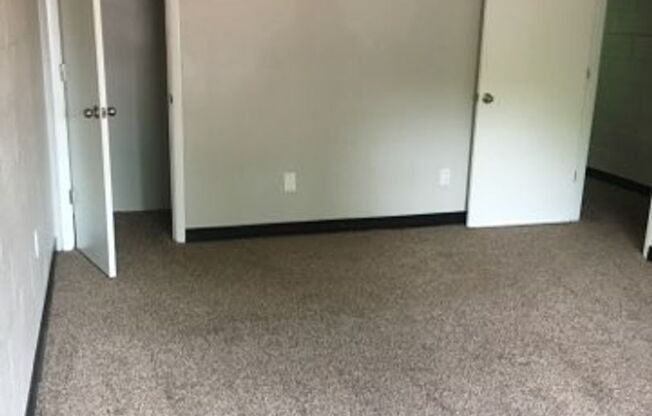 Studio, 1,070 sqft, $1,049