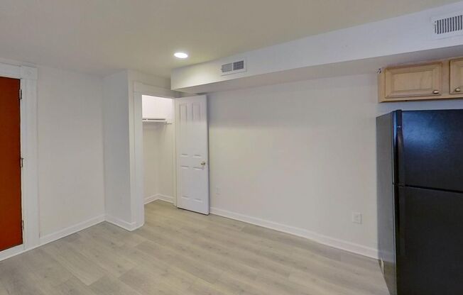 1 bed, 1 bath, 450 sqft, $1,299, Unit 18-1