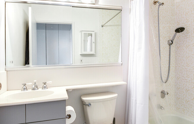 1 bed, 1 bath, 650 sqft, $5,000, Unit 24G