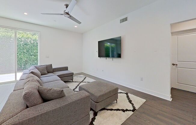 Stunning 5-Bedroom Home in the Heart of Reseda
