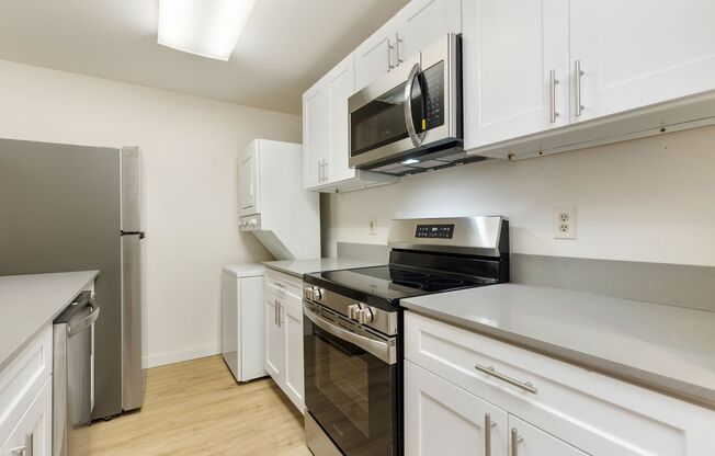 1 bed, 1 bath, 685 sqft, $1,470, Unit 404