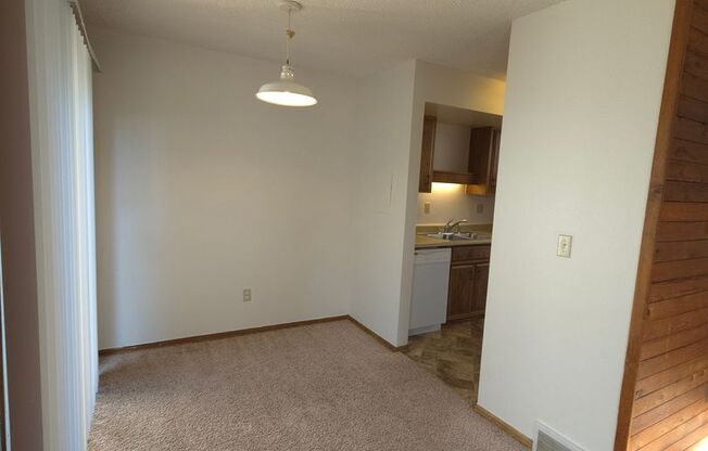 2 beds, 1 bath, 756 sqft, $2,280, Unit 3