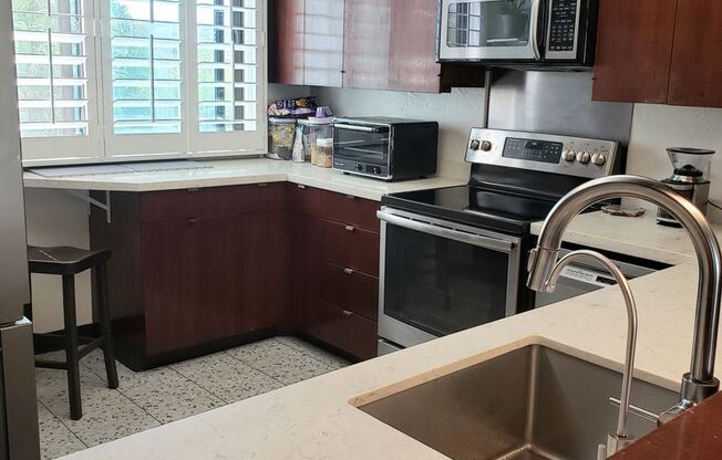 1 bed, 2 baths, $4,300