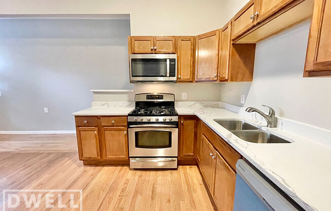 1152 W 17 ST