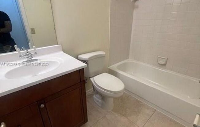 311 NW 103RD TER PEMBROKE PINES, FL 33026-